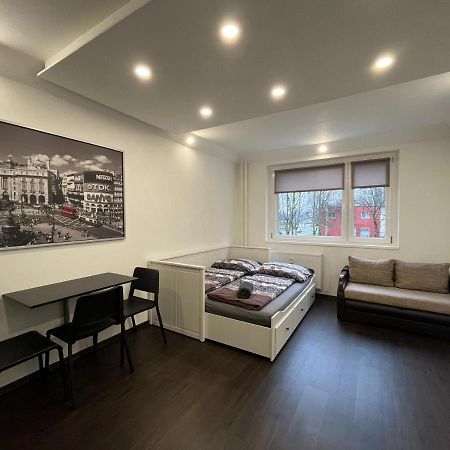Apartment Charkovska Karlsbad Buitenkant foto